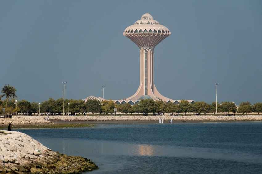 الخبر:رحلة بحرية في قارب